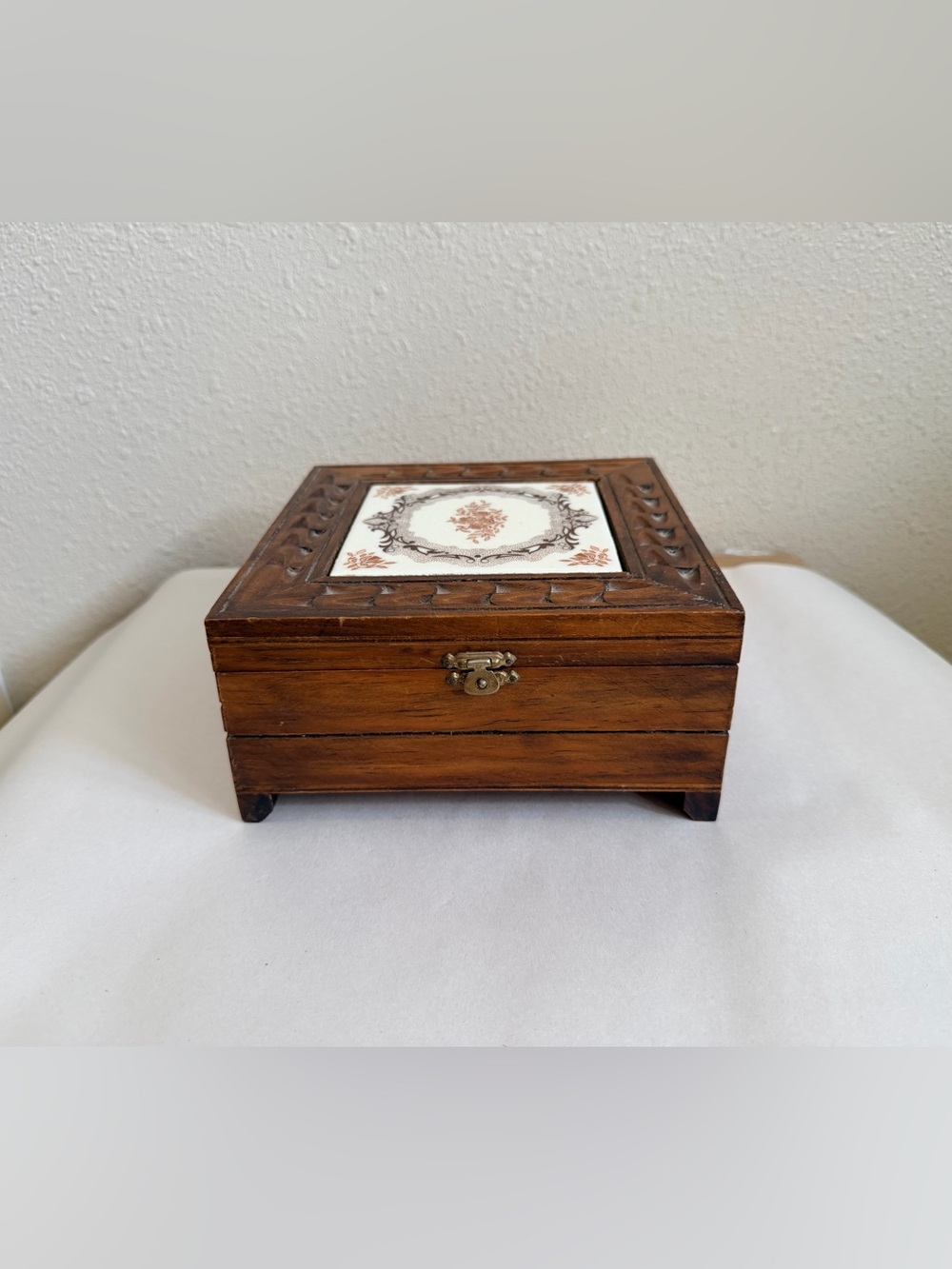 Vintage Carved Wood Jewelry Trinket Box Ceramic Tile Red Velvet 7x7x3.5